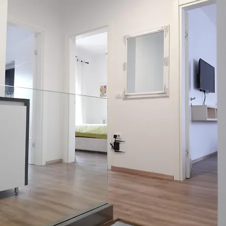 Villa Super Leisure Vila-plazhi San Pietro, Gjiri I Lalezit *