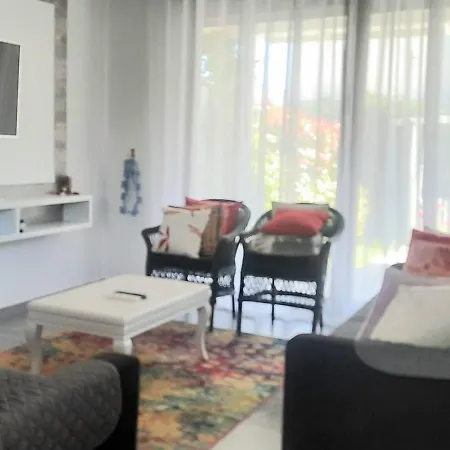 Super Leisure Vila-plazhi San Pietro, Gjiri I Lalezit