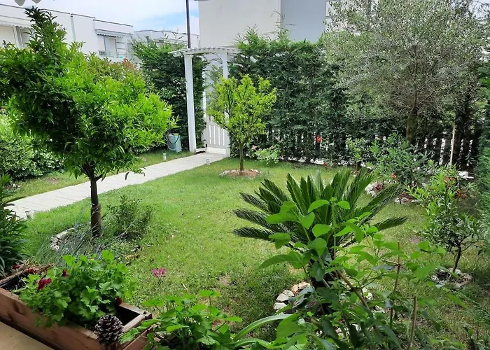 Super Leisure Vila-plazhi San Pietro, Gjiri I Lalezit Villa