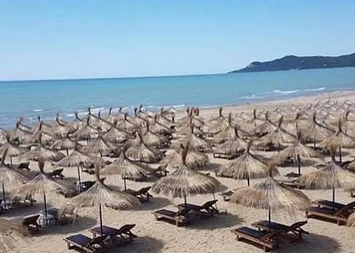 Super Leisure Vila-plazhi San Pietro, Gjiri I Lalezit