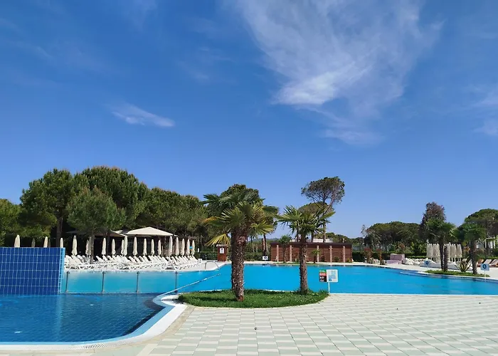Super Leisure Vila-plazhi San Pietro, Gjiri I Lalezit