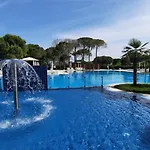 Super Leisure Vila-plazhi San Pietro, Gjiri I Lalezit