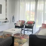 Super Leisure Vila-plazhi San Pietro, Gjiri I Lalezit