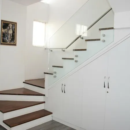 Super Leisure Vila-plazhi San Pietro, Gjiri I Lalezit Plazhi San Pietro