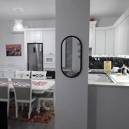 Villa Super Leisure Vila-plazhi San Pietro, Gjiri I Lalezit *