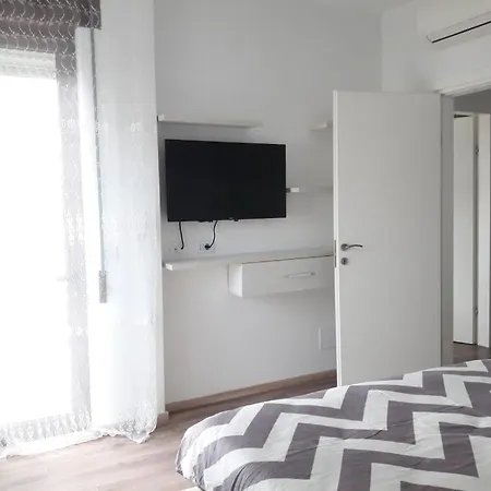 Super Leisure Vila-gjiri I Lalezit