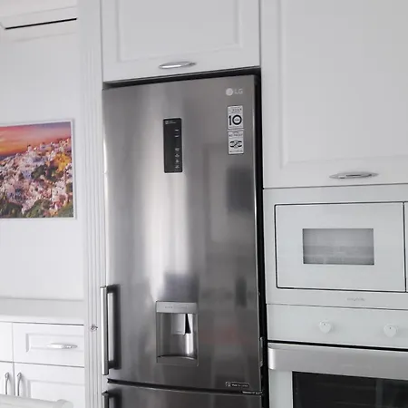 Super Leisure Vila-plazhi San Pietro, Gjiri I Lalezit Вилла