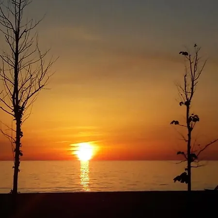 Super Leisure Vila-plazhi San Pietro, Gjiri I Lalezit *