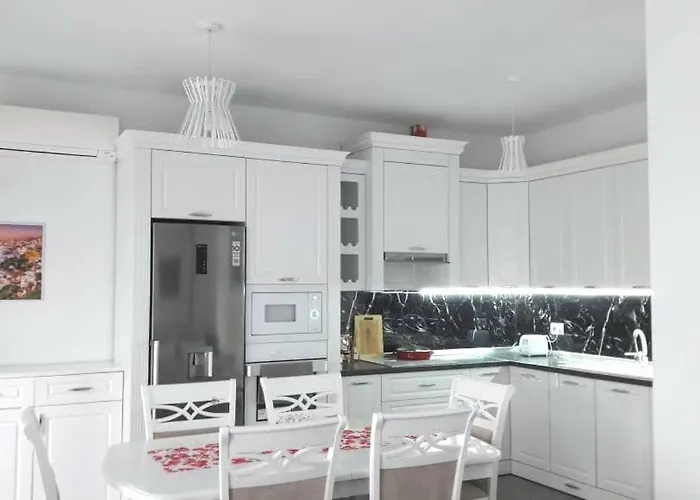 Super Leisure Vila-plazhi San Pietro, Gjiri I Lalezit Вилла