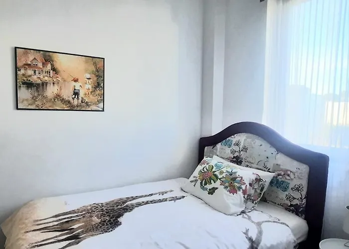 Super Leisure Vila-plazhi San Pietro, Gjiri I Lalezit *