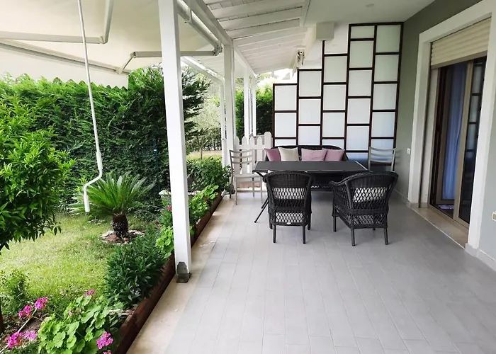 Super Leisure Vila-plazhi San Pietro, Gjiri I Lalezit Villa