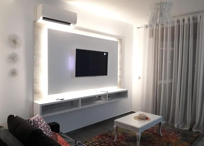 Super Leisure Vila-plazhi San Pietro, Gjiri I Lalezit