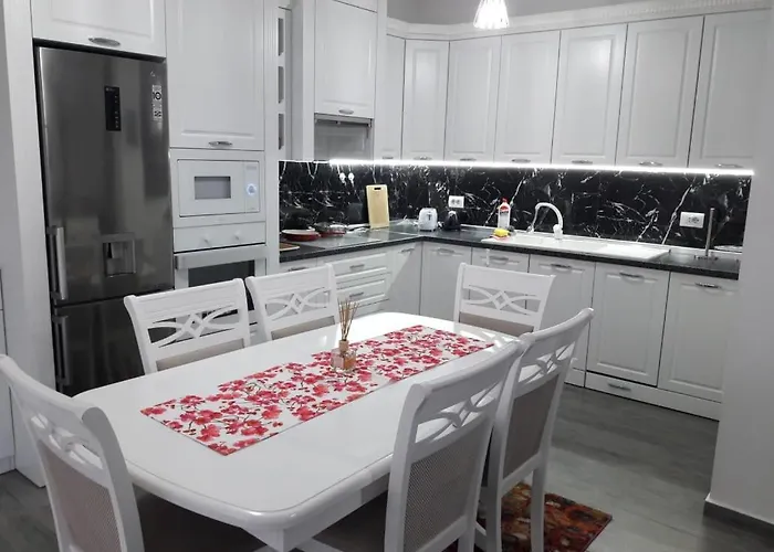 Super Leisure Vila-plazhi San Pietro, Gjiri I Lalezit Вилла *