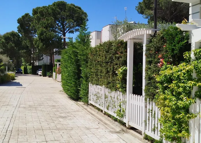 Super Leisure Vila-plazhi San Pietro, Gjiri I Lalezit * Plazhi San Pietro