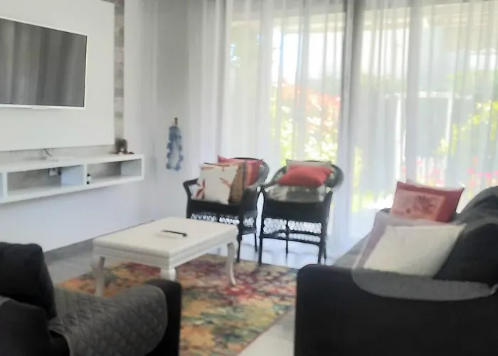 Super Leisure Vila-plazhi San Pietro, Gjiri I Lalezit