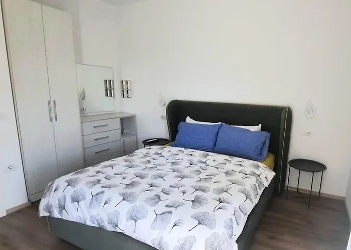 Super Leisure Vila-plazhi San Pietro, Gjiri I Lalezit Plazhi San Pietro