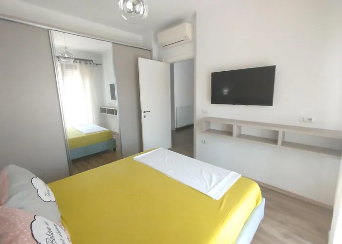 Super Leisure Vila-plazhi San Pietro, Gjiri I Lalezit Plazhi San Pietro